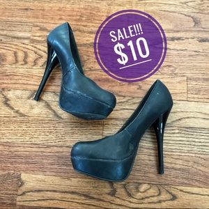 Black stiletto heels 👠 size 6.5